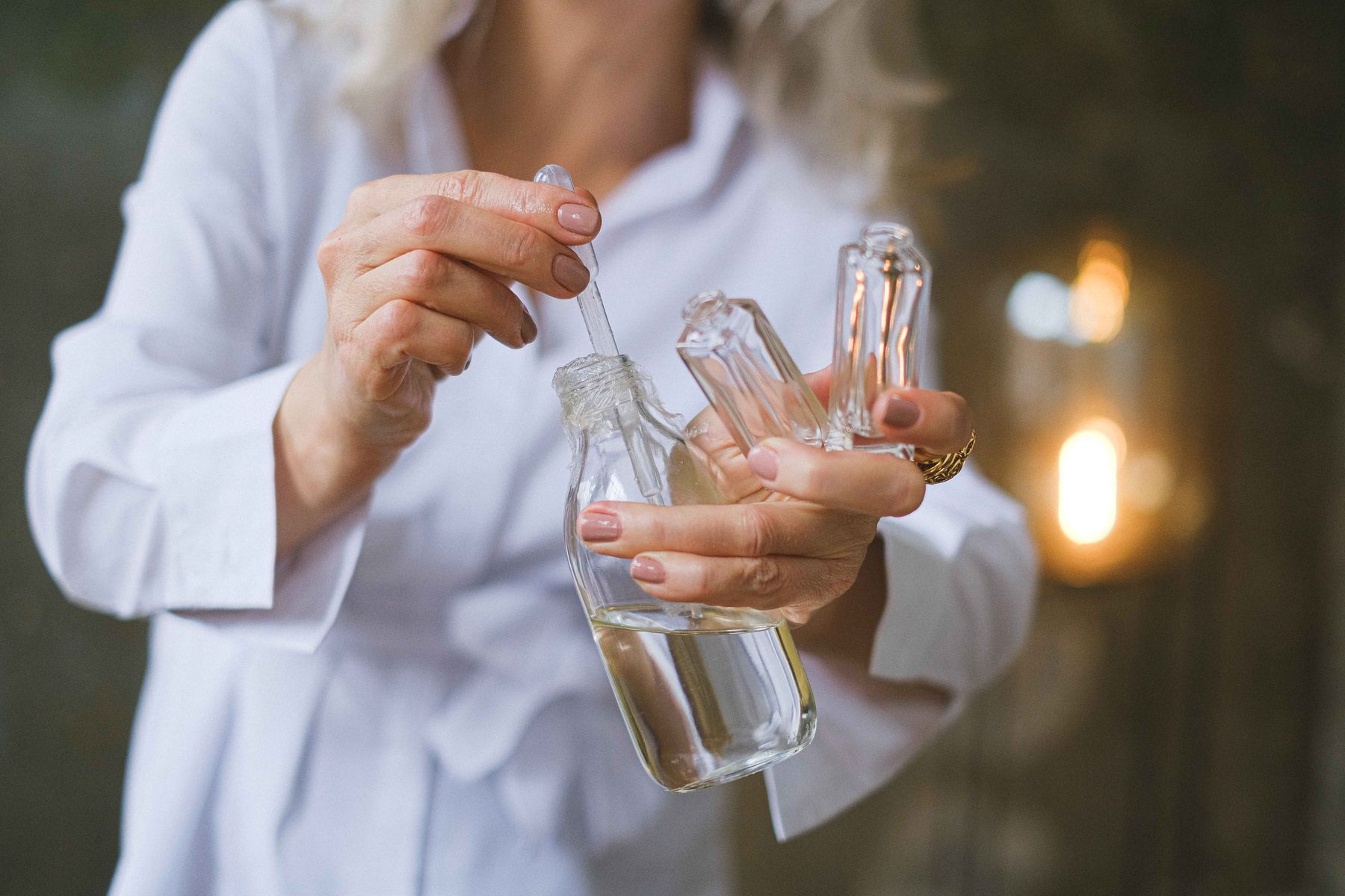 Formulator working with clear cosmetic liquids and glass droppers
